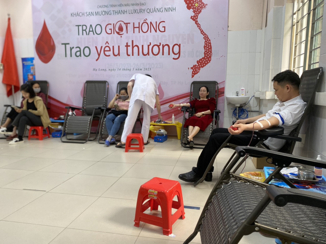 2 thầy cô tích cực tham gia chương trình  là thầy Ngô Văn Hào và cô Trần Ngọc Hạnh.